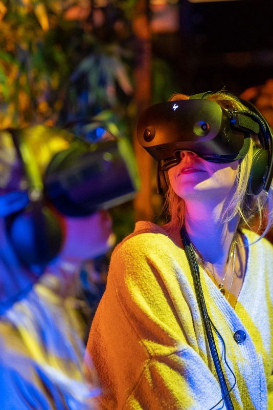 VR